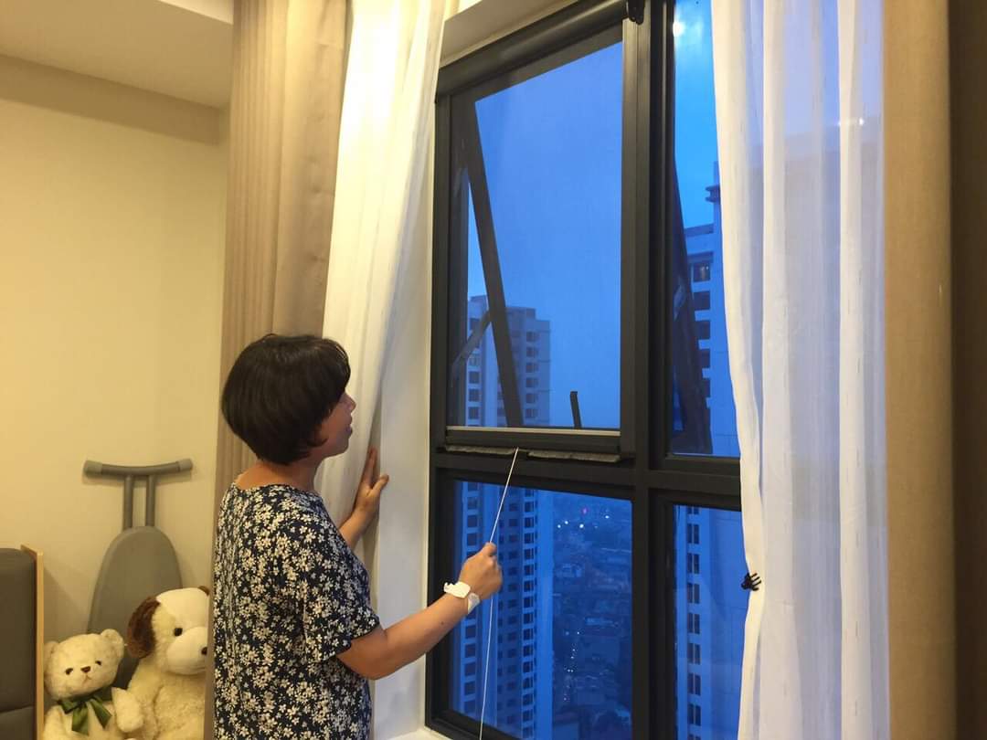 Lưới Chống Muỗi Tự Cuốn