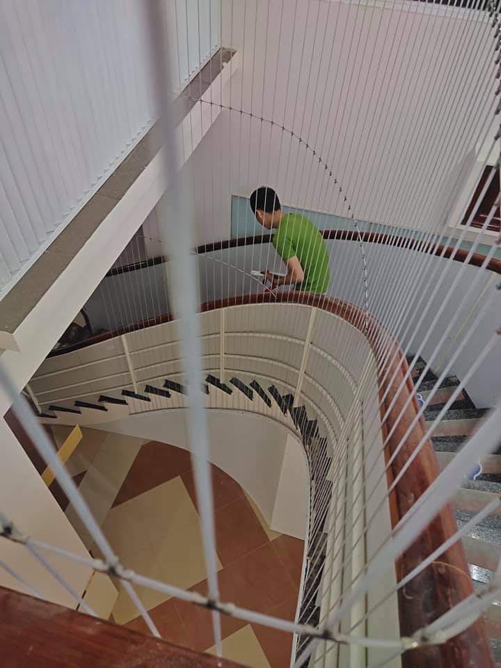 Lưới cầu thang trường học